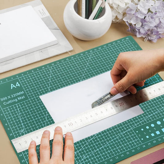 A4 Cutting Mat Craft Mat Flexible Non Slip Craft Cutting Mat with Accurate Guide Grid Lines Design for Cutting Fabric, Paper, and Cards Double Sided self-Healing Cutting mat
